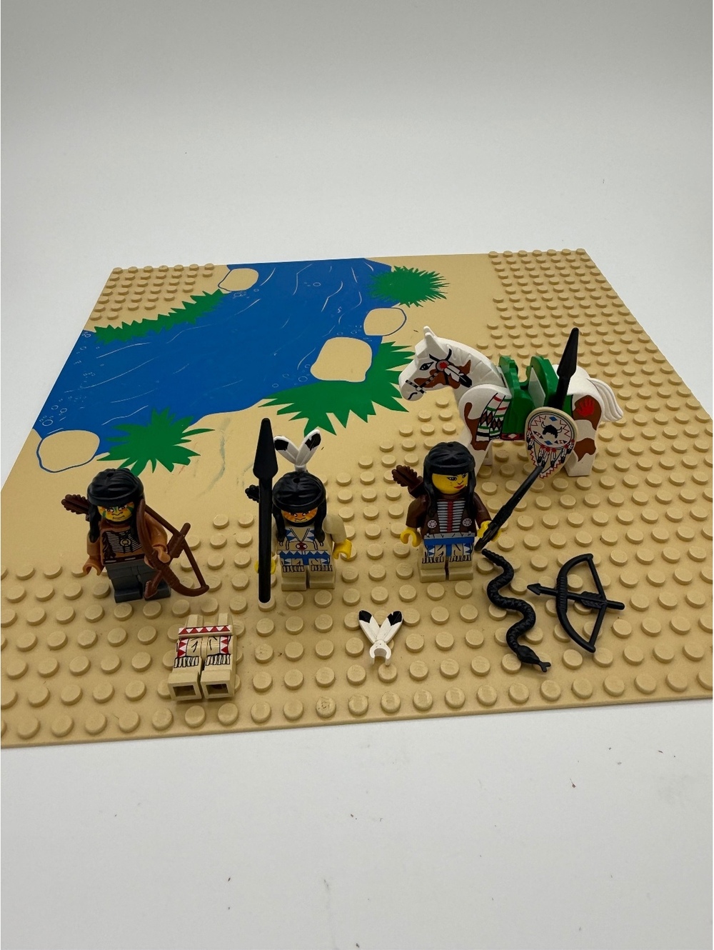 Vntg. LEGO Western Indians Lot - 3 Minifigures,Patterned Horse & Baseplate(6718)
